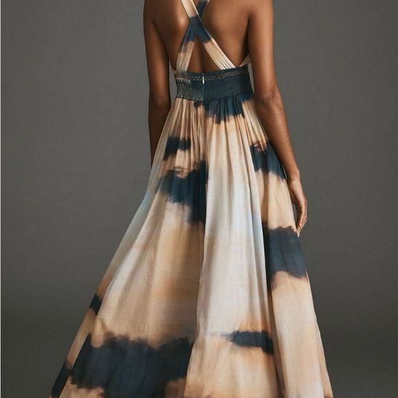 Chic Tie-Dye Maxi Dress in Blue and Tan - Picture 2 of 3